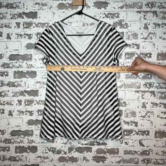Miracle suit | women black and white knitted short sleeve top - Picture 5 of 8